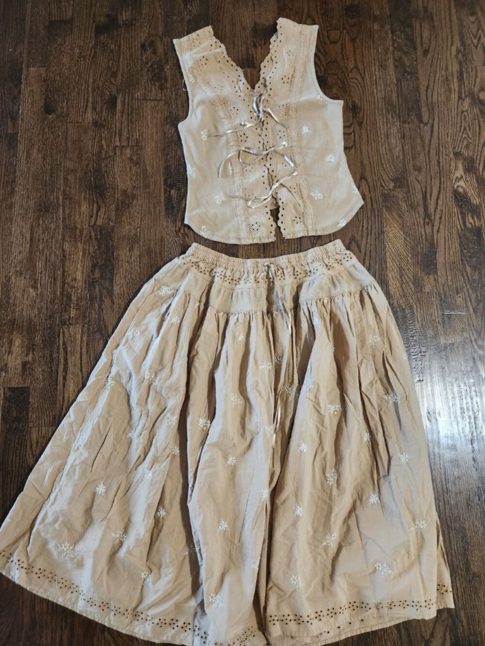 Free People NWOT Gesibelle Set Top/Skirt in Floral Taupe Eyelet detail medium - Picture 5 of 9